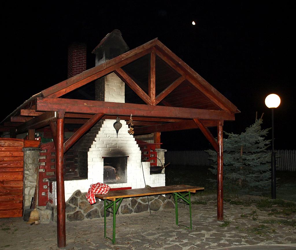 Erdély_2008_102.jpg - ebben a kemencében sütötték a kenyerünket.