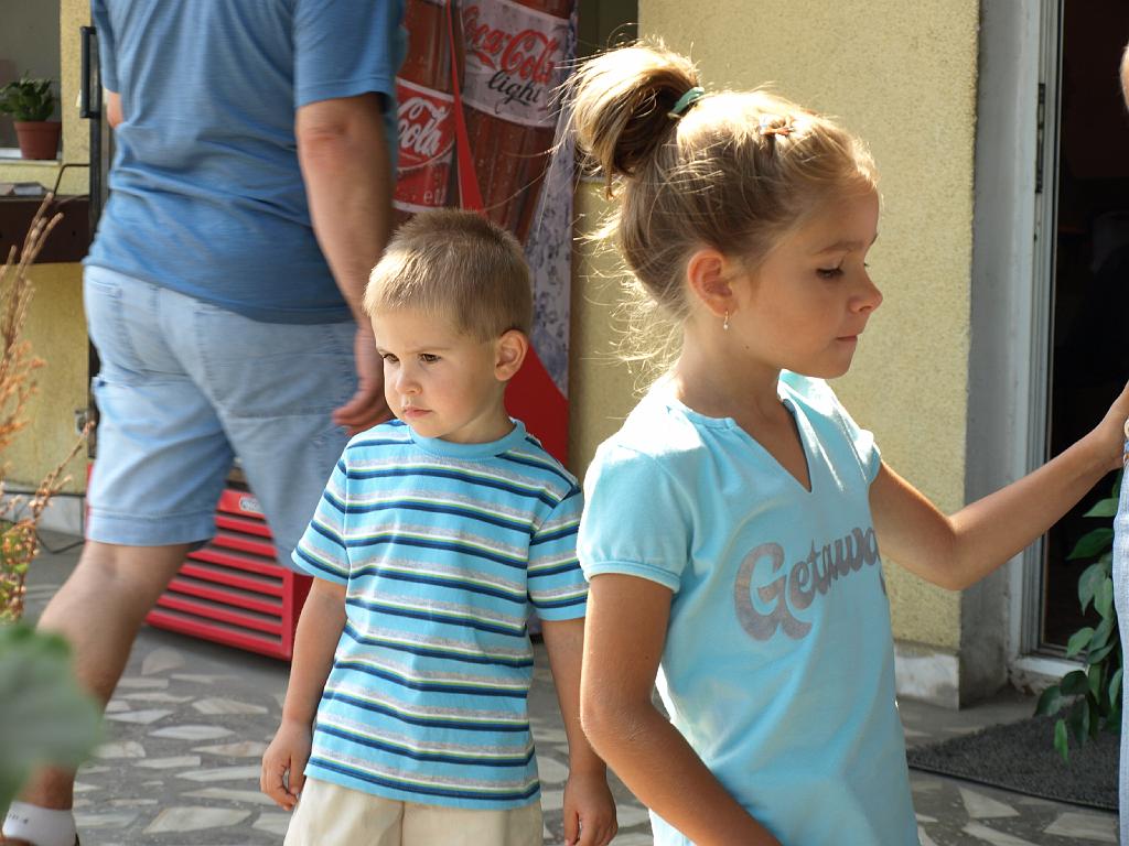 Erdély_2008_11.jpg - a gyerekek érdeklődnek.