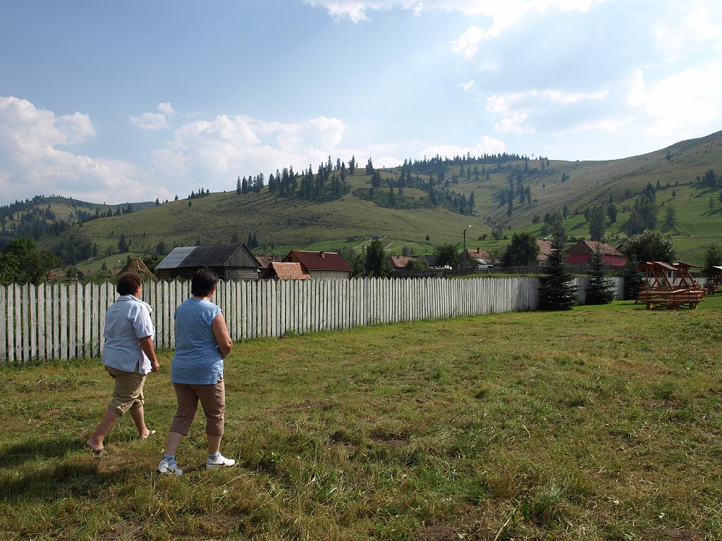 Erdély_2008_162.jpg - megérkeztek a Sárák is.