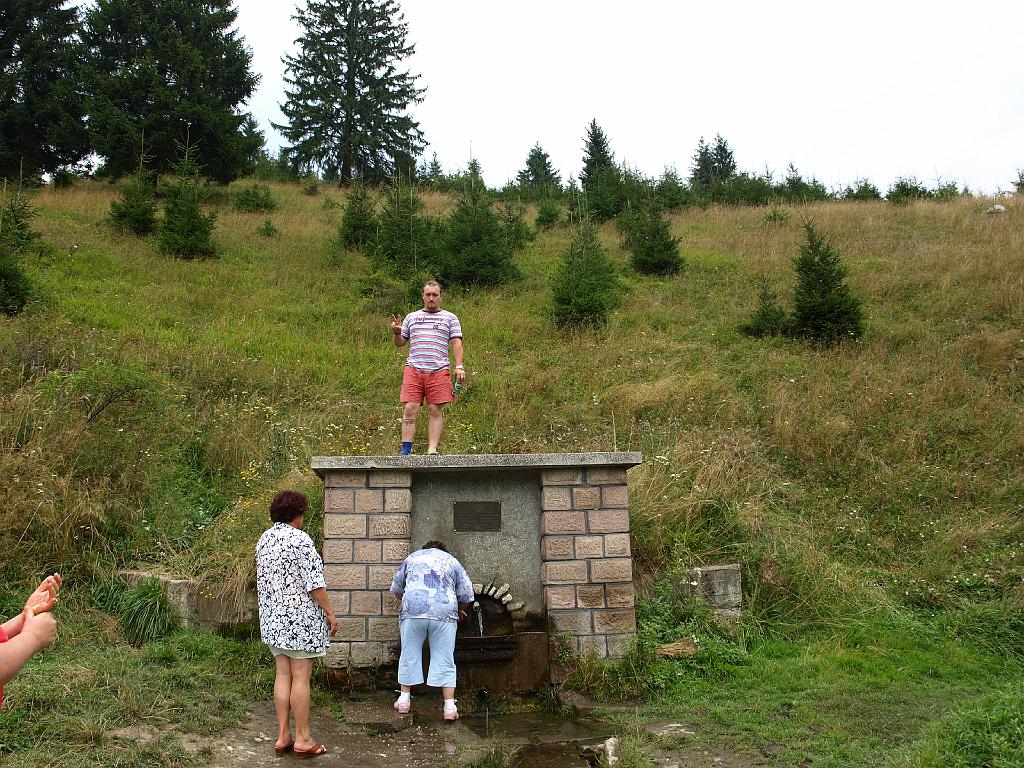 Erdély_2008_166.jpg - Erik a forrás tetején.