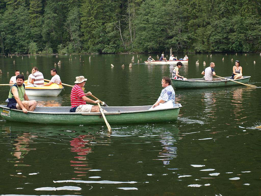 Erdély_2008_181.jpg - néhányan megpróbálták elsüllyeszteni a hajókat.