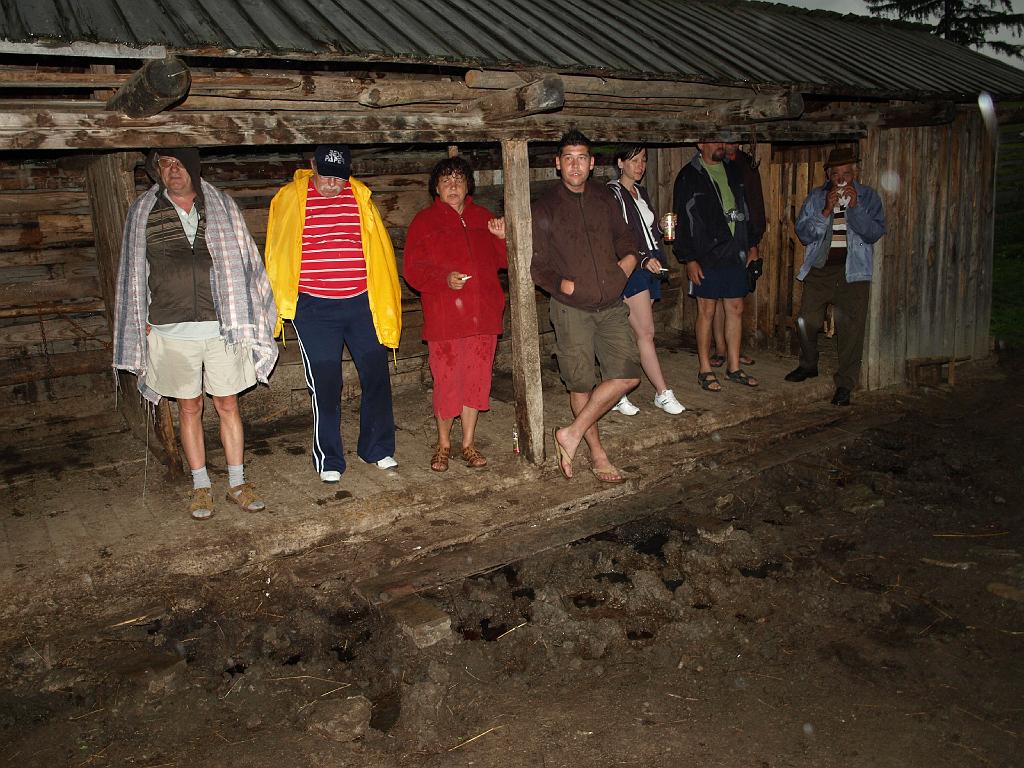 Erdély_2008_213.jpg - ázott verebek.