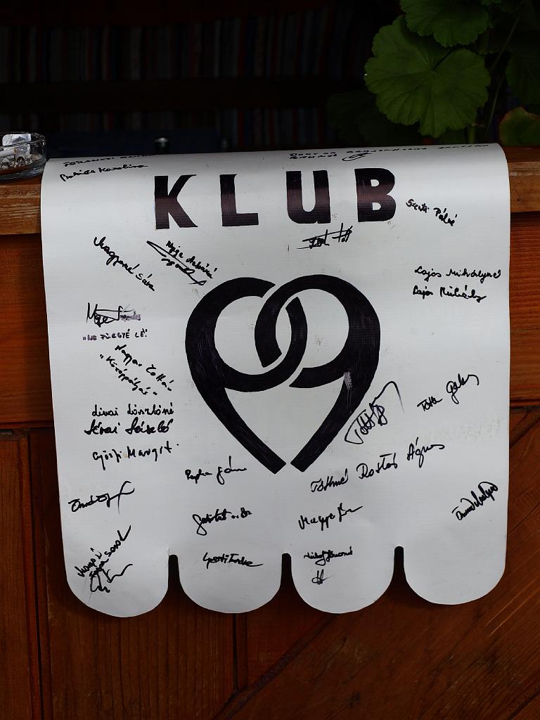 Erdély_2008_228.jpg - a klubzászló.