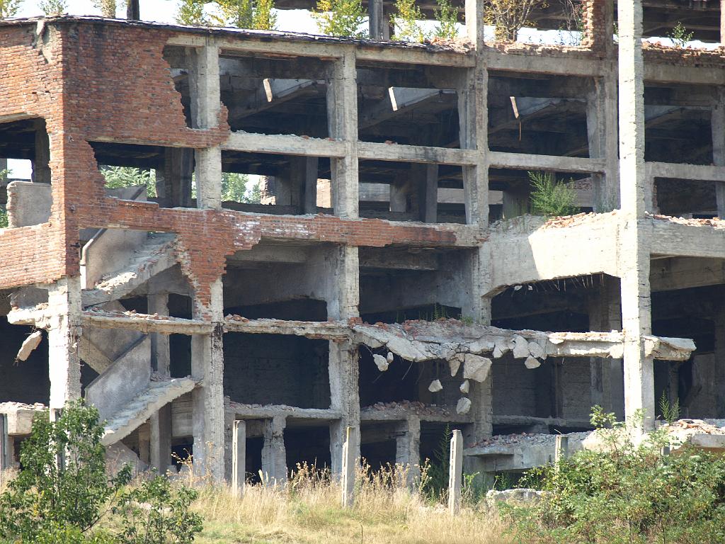 Erdély_2008_23.jpg - ez is Vajdahunyad, de nem a vár, mellesleg baromi ronda /sőt, ha lehet, még rondább/.