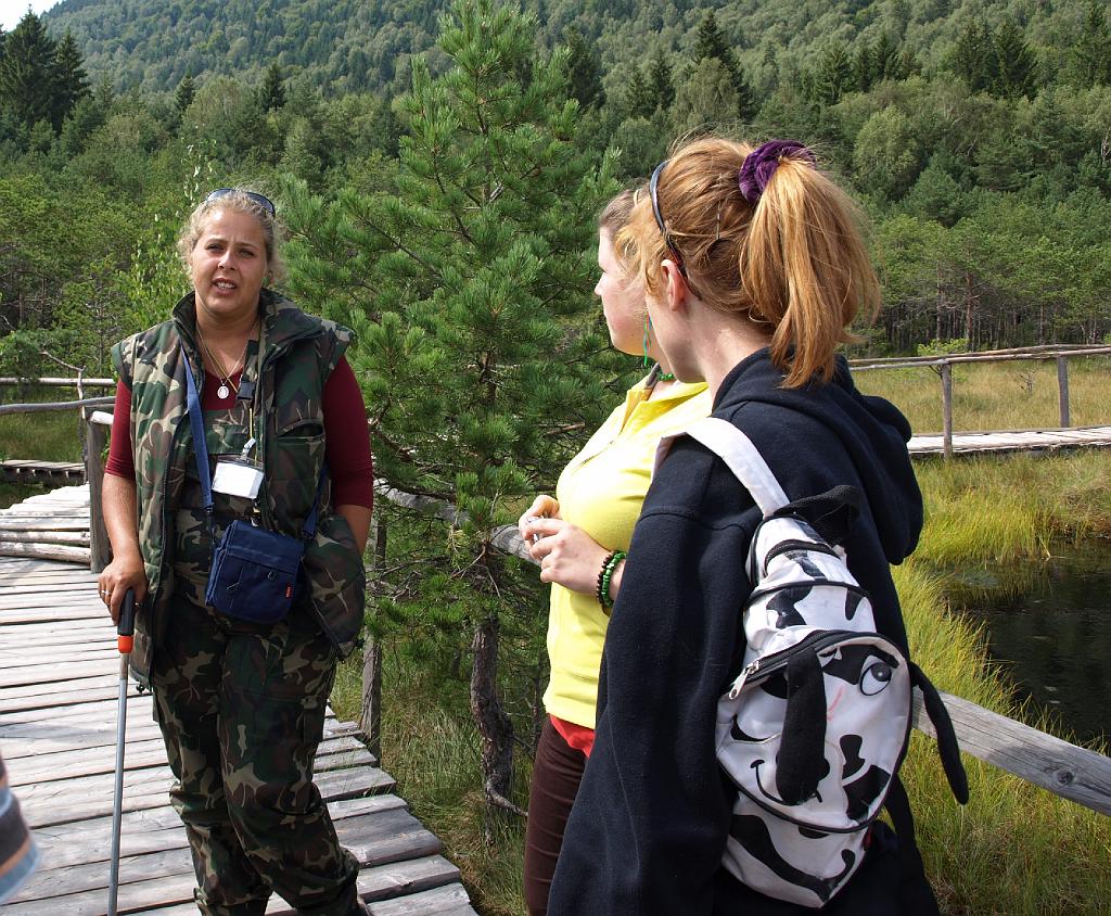 Erdély_2008_272.jpg - vezetőnk mesél.