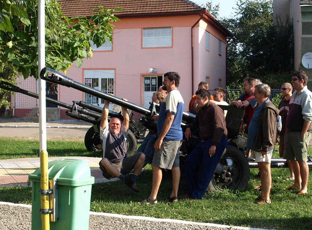 Erdély_2008_345.jpg - a fiúk meg lőni szeretnének.