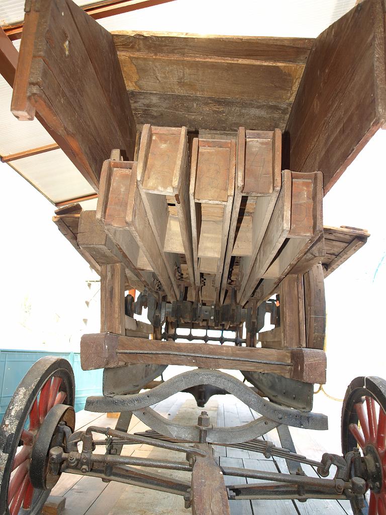 Erdély_2008_36.jpg - régi cséplőgép.