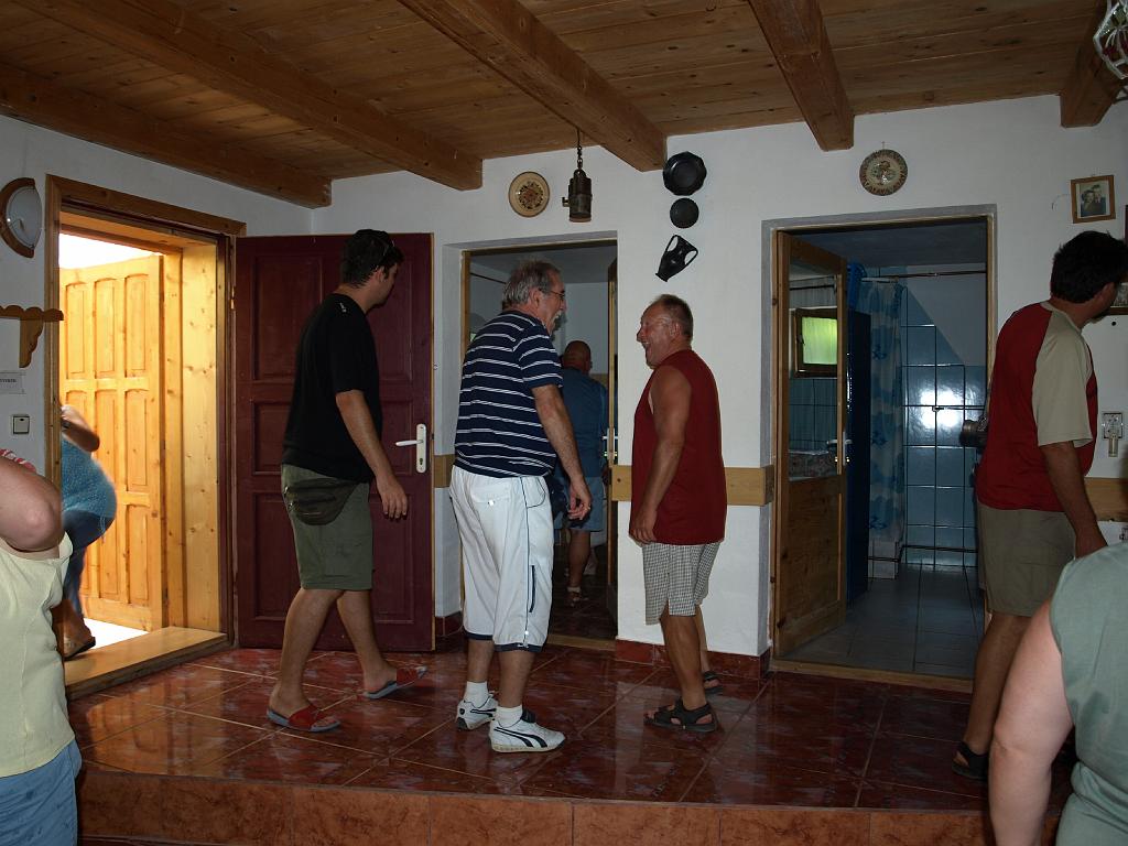 Erdély_2008_44.jpg - ismerkedés a vendéglátókkal, a szállással.