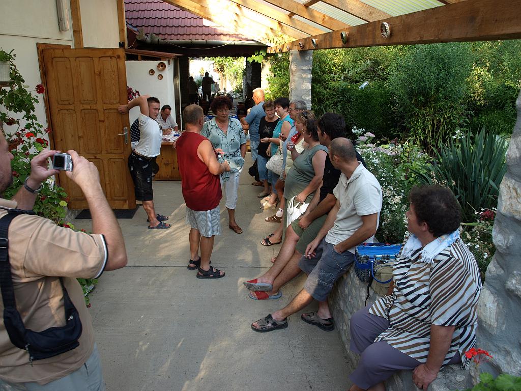 Erdély_2008_46.jpg - ismerkedés a vendéglátókkal, a szállással.