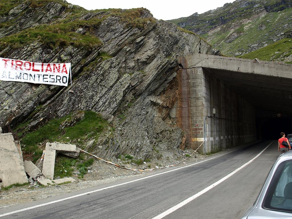 Erdély_2008_86.jpg - az alagút bejárata.