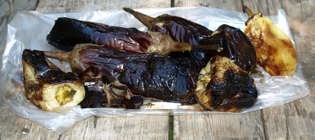 p7240802.jpg - nagyon finom volt a sült paprika és padlizsán. /kaptam belőle kóstolót/