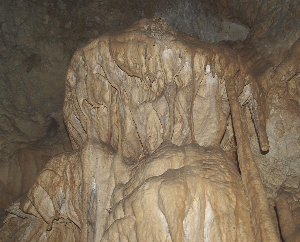 p7261262.jpg - cseppkövek a barlangban.