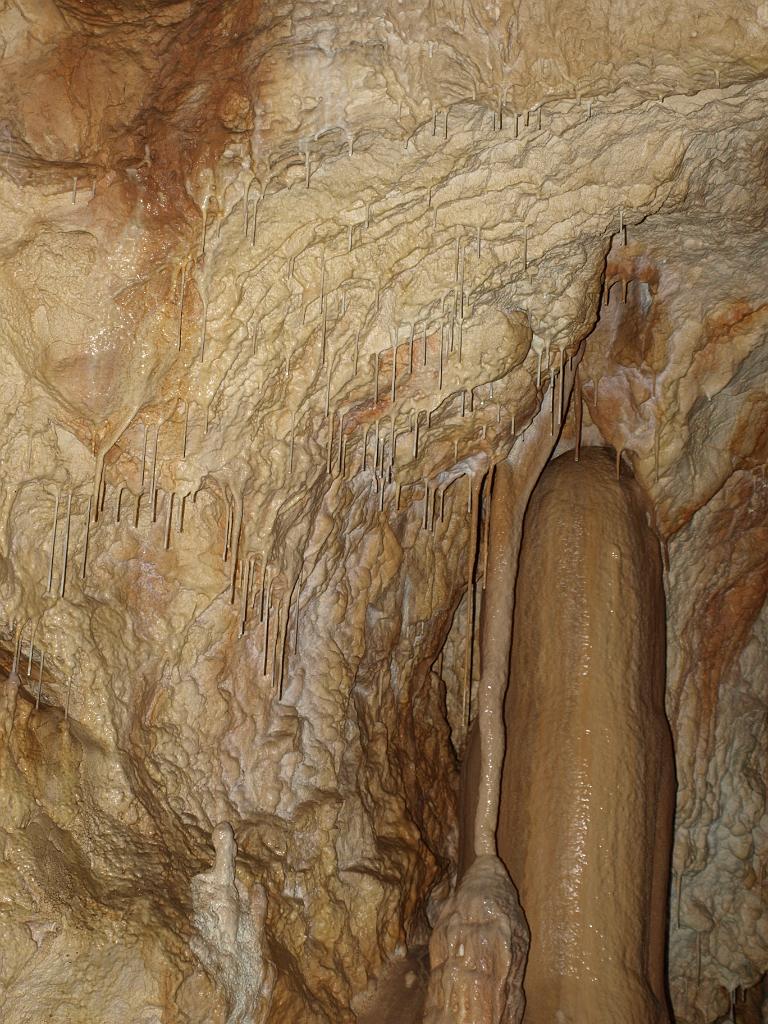 p7261270.jpg - és újabb cseppkövek.