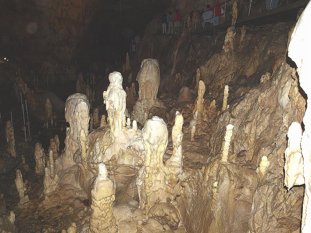 p7261329.jpg - cseppkövek a barlangban.