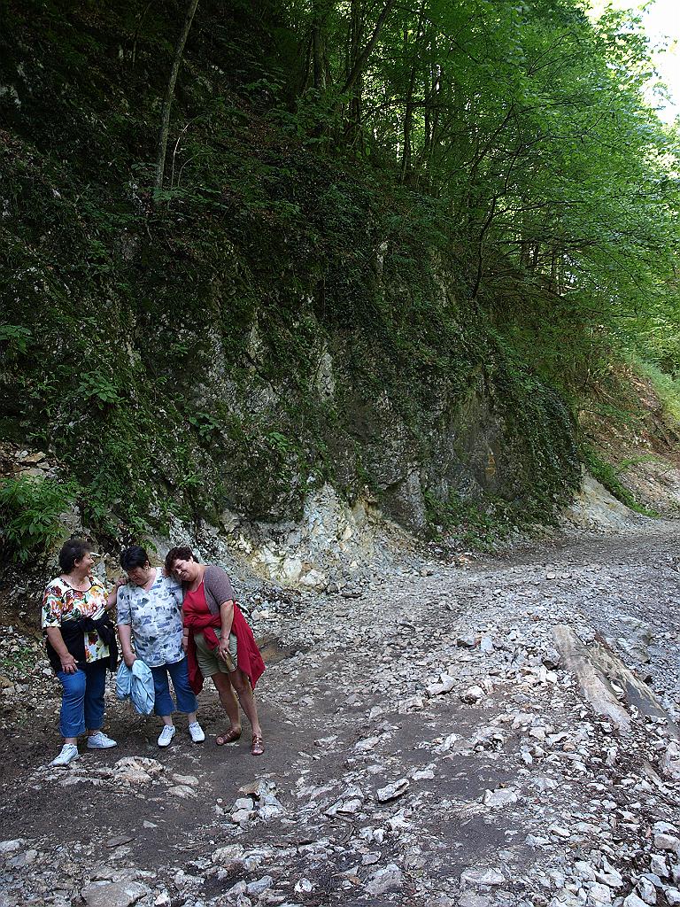 p7271532.jpg - a lányok egy kicsit megpihentek.