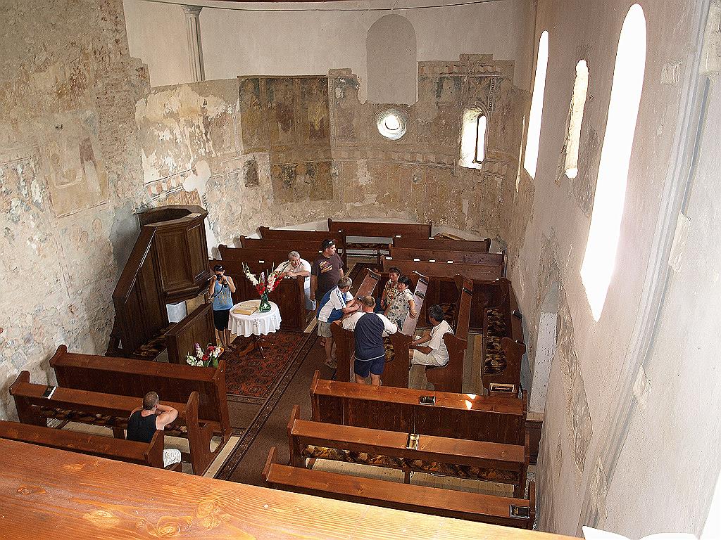 p7271691.jpg - a restaurált freskók a templomban.