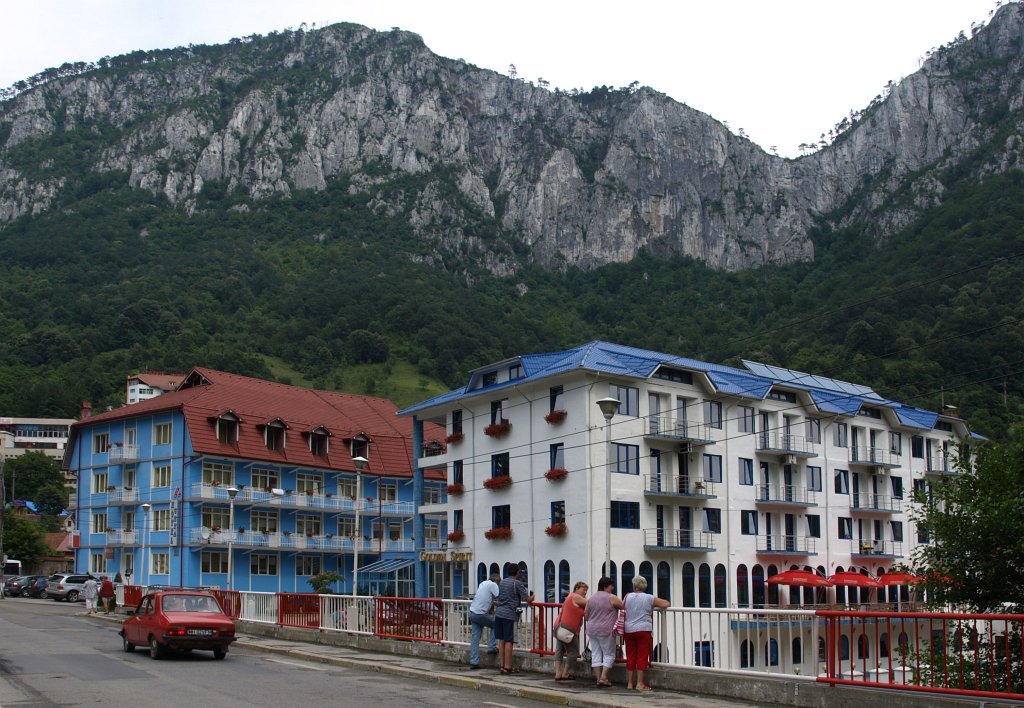 76.JPG - Nemrégen épült szállodák.